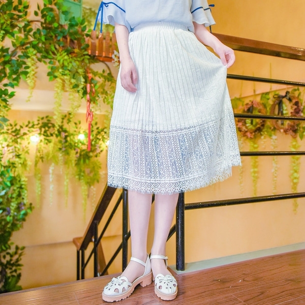 Chân váy phối ren phong cách Nhật Bản