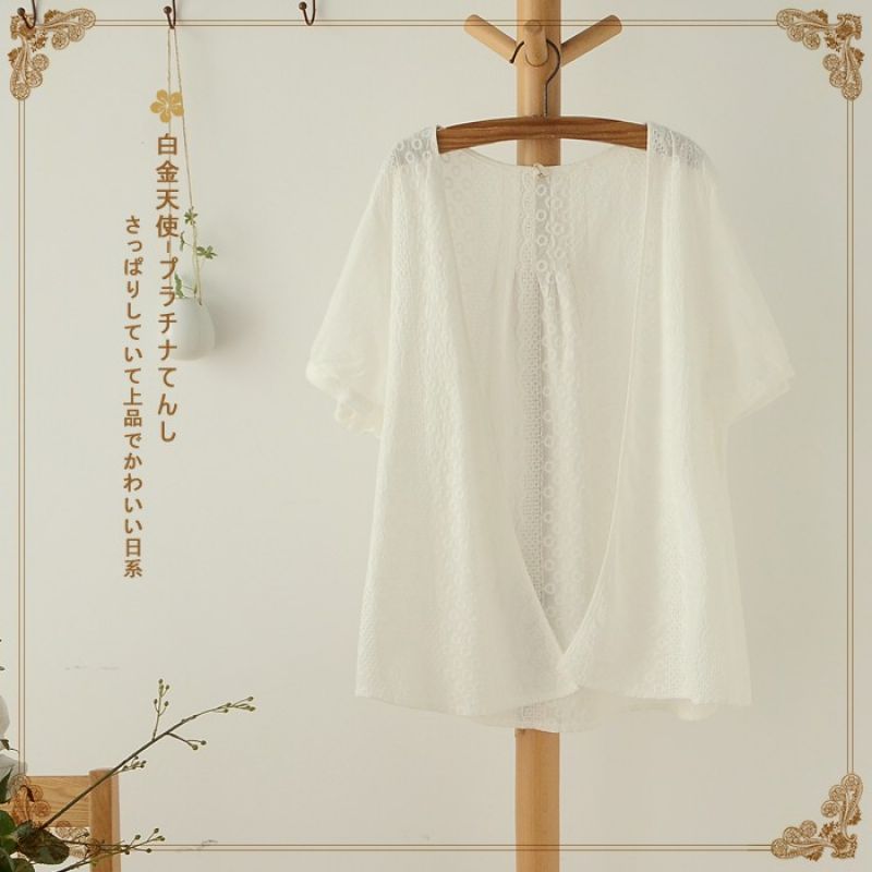 Áo khoác khâu hoa trắng phong cách Nhật Bản