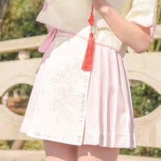 Chân váy xếp ly thêu họa tiết hoa anh đào Sakura