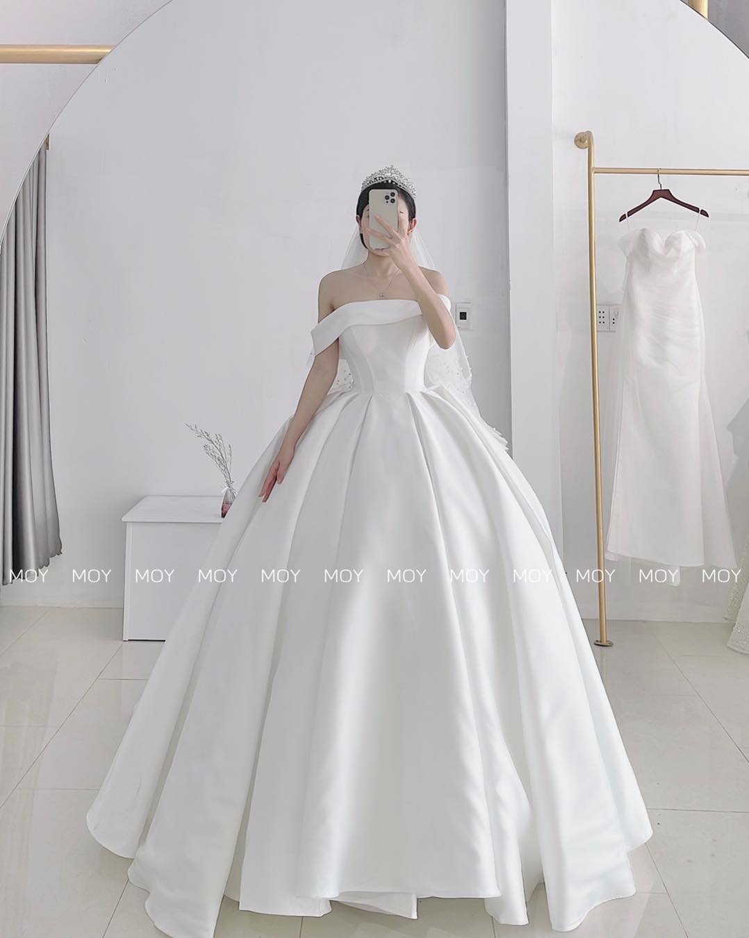 Bóc giá' hai chiếc váy cưới trong mơ của 'chị đẹp' Son Ye Jin