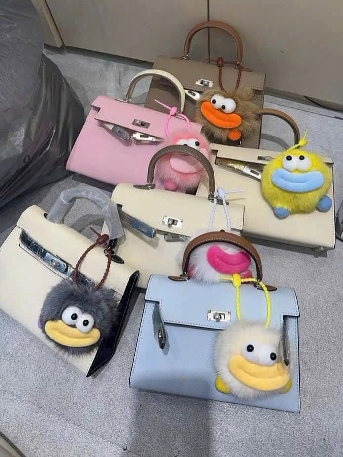 Cute hơn với họa tiết đính kèm.