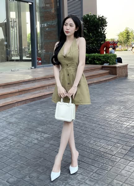 Váy demin cổ yếm