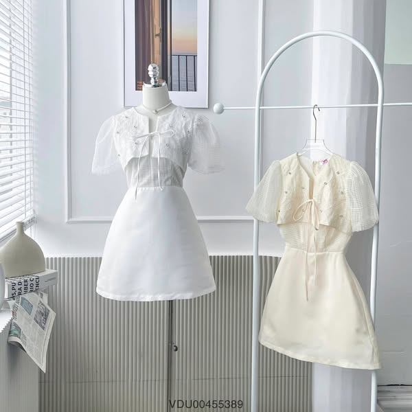 Váy tay phồng cổ cách điệu