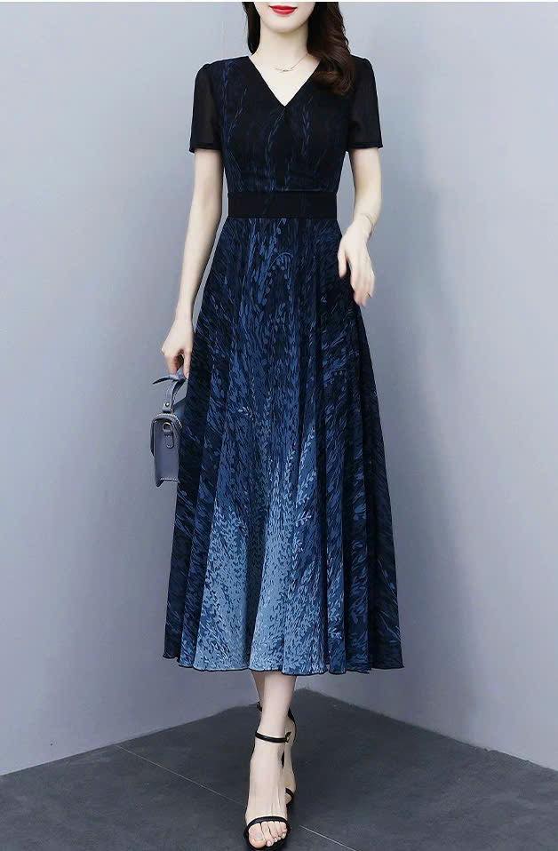 Đầm dáng dài cổ V