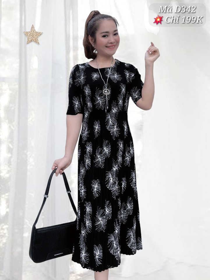 Đầm đen họa tiết trắng