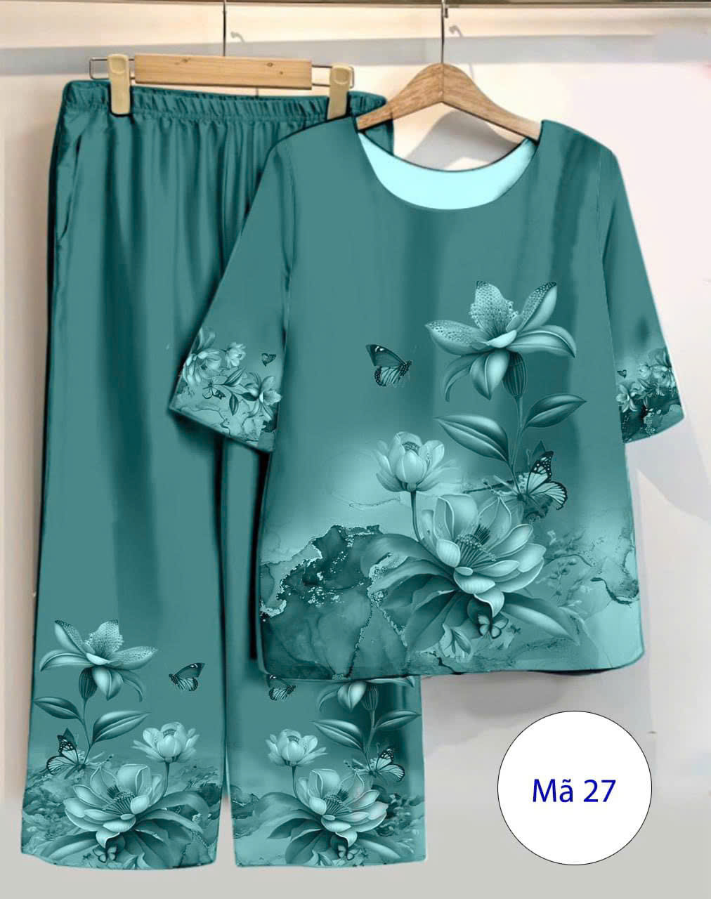 Set đồ màu xanh ngọc