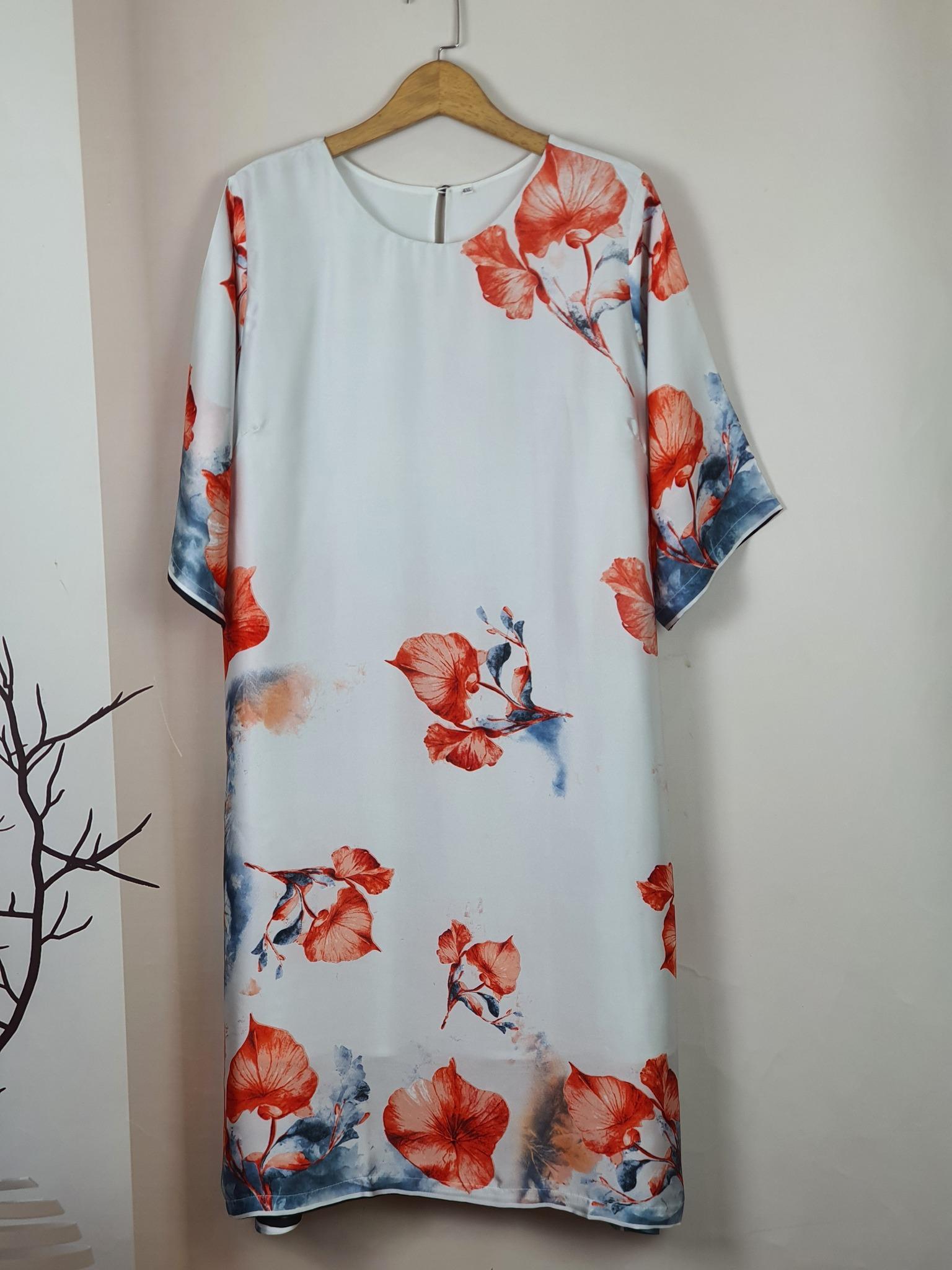 Đầm dáng suông họa tiết hoa đỏ