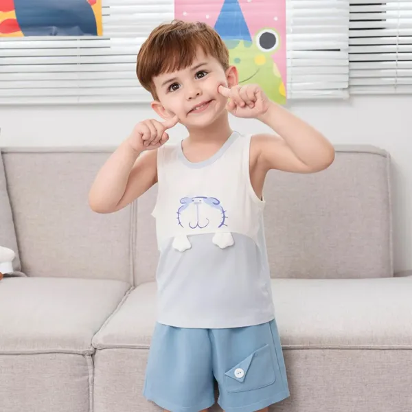 Bộ đồ sát nách dành cho bé trai hỗ trợ vận động thoải mái, thoáng mát và thấm hút mồ hôi.