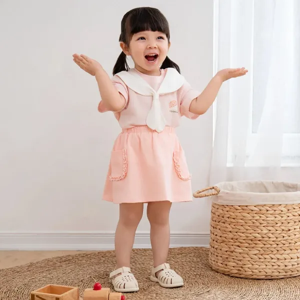 Bộ tay ngắn dành cho bé gái giúp vận động thoải mái, thấm hút mồ hôi tốt.