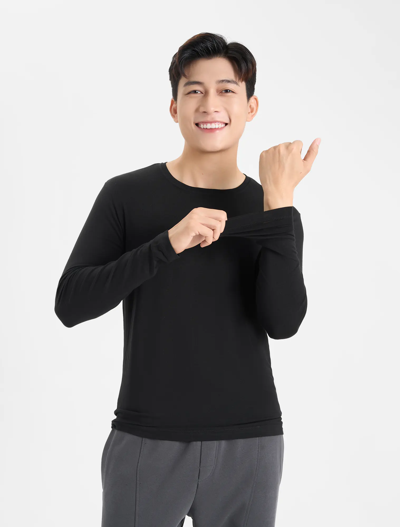 Áo giữ nhiệt cho nam cổ tròn.