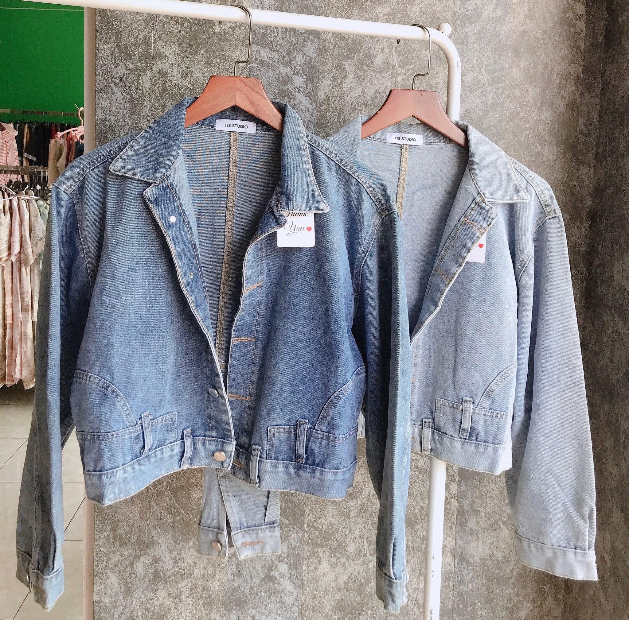 Áo khoác denim dáng ngắn tại Nhóc Shop, thiết kế cá tính, hiện đại
