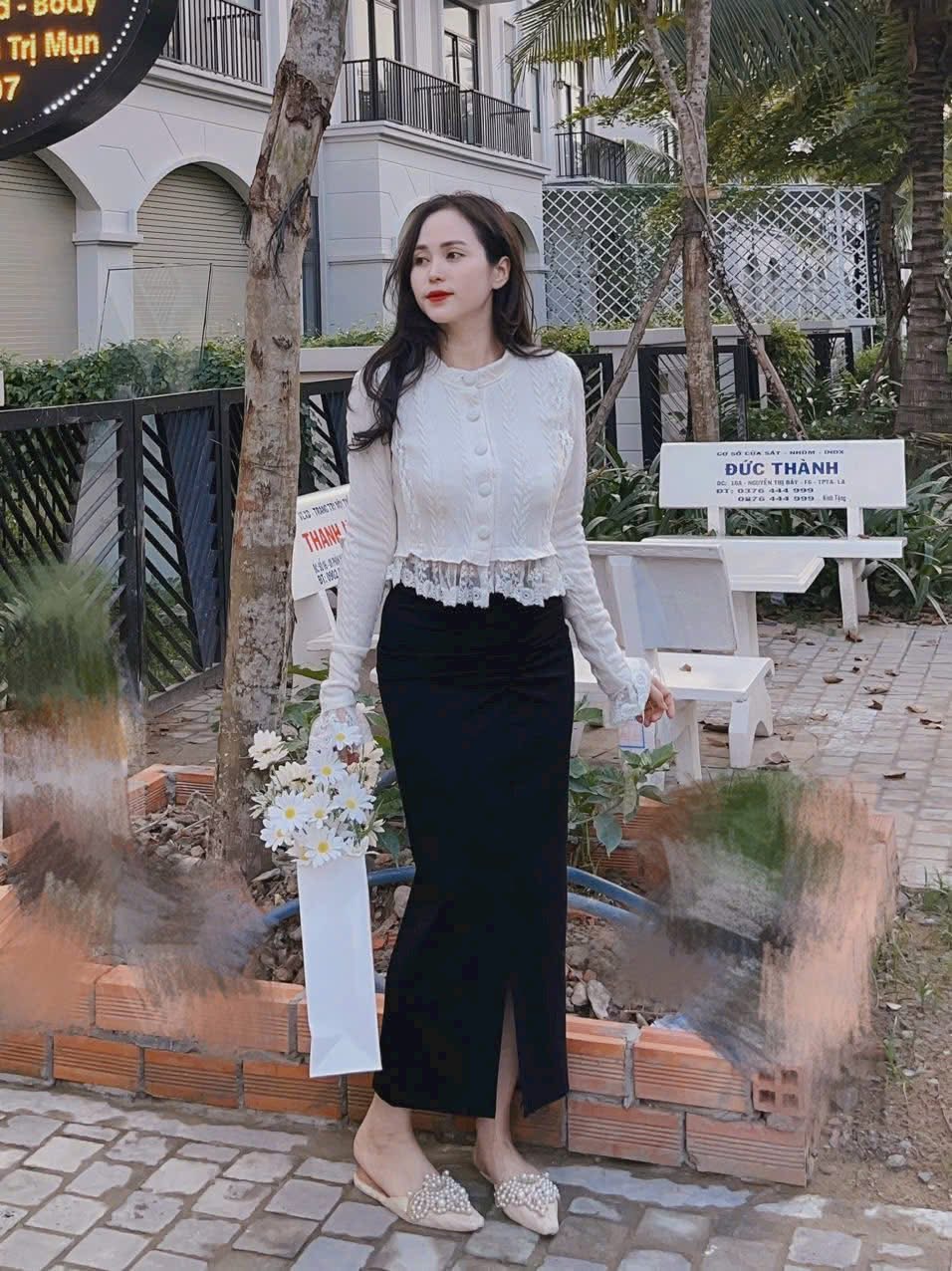 Áo khoác len trắng phối ren 