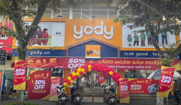 Hình ảnh từ bên ngoài nhìn vào của cửa hàng