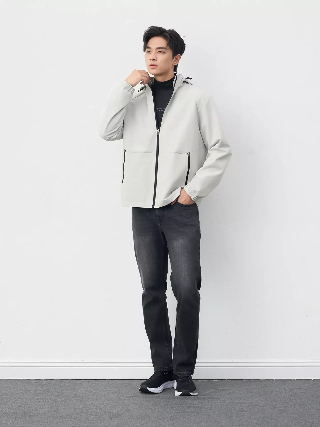 Áo khoác gió nam thích hợp mặc trong những ngày thời tiết se lạnh