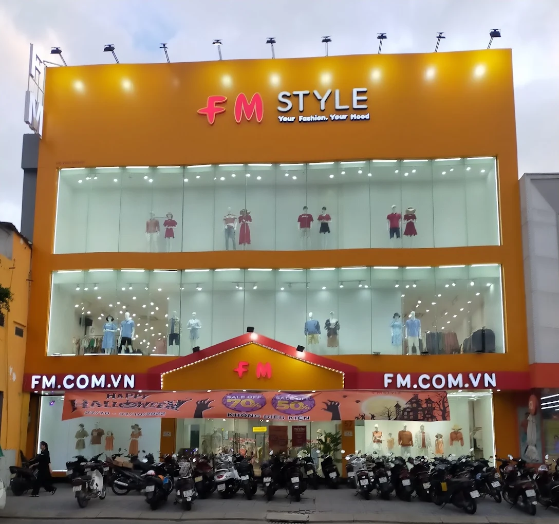 Hình ảnh bên ngoài nhìn vào của cửa hàng