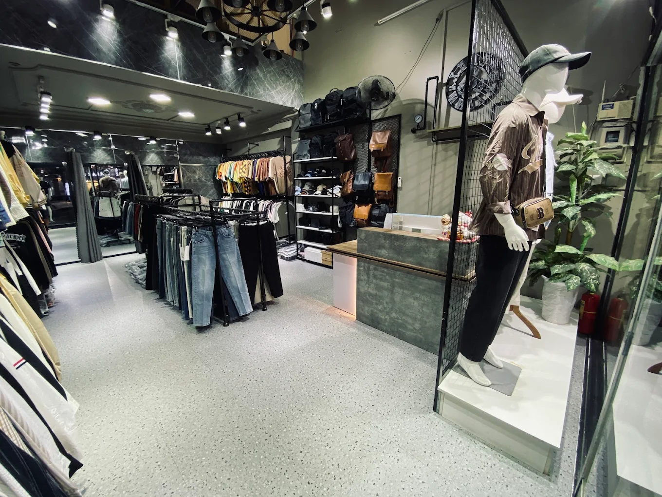 Không gian bên trong cửa hàng Boutique Đà Nẵng