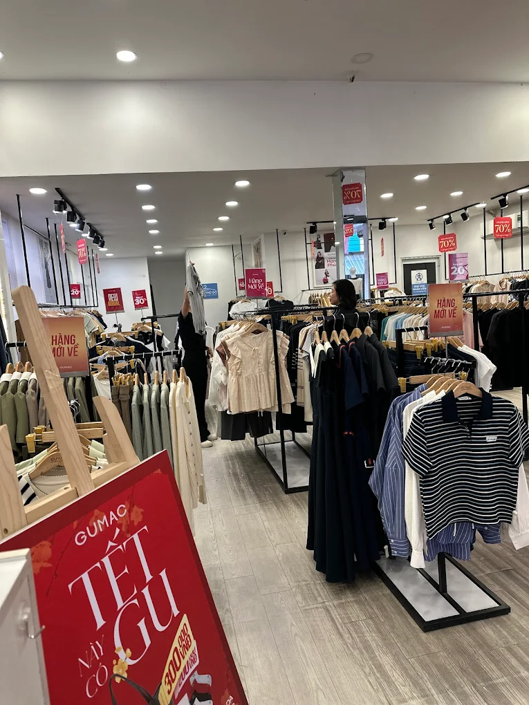 Hình ảnh bên trong cửa hàng Gumac tại Đà Nẵng