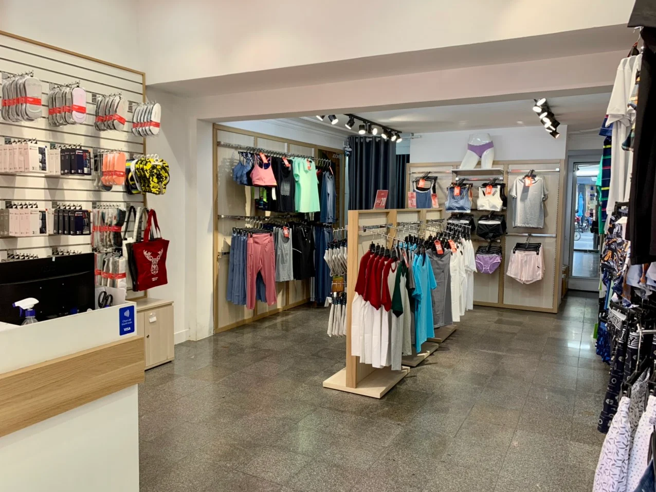 Hình ảnh trong cửa hàng Jockey