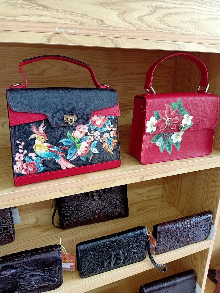 Những mẫu túi xách trong cửa hàng