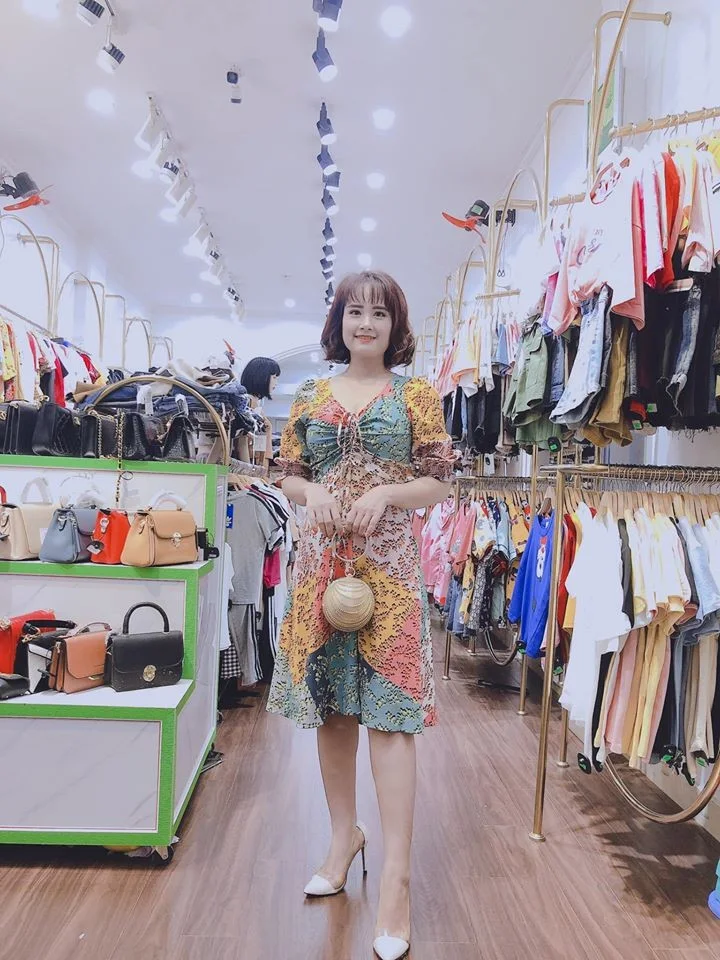 Một góc có chứa túi xách trong cửa hàng