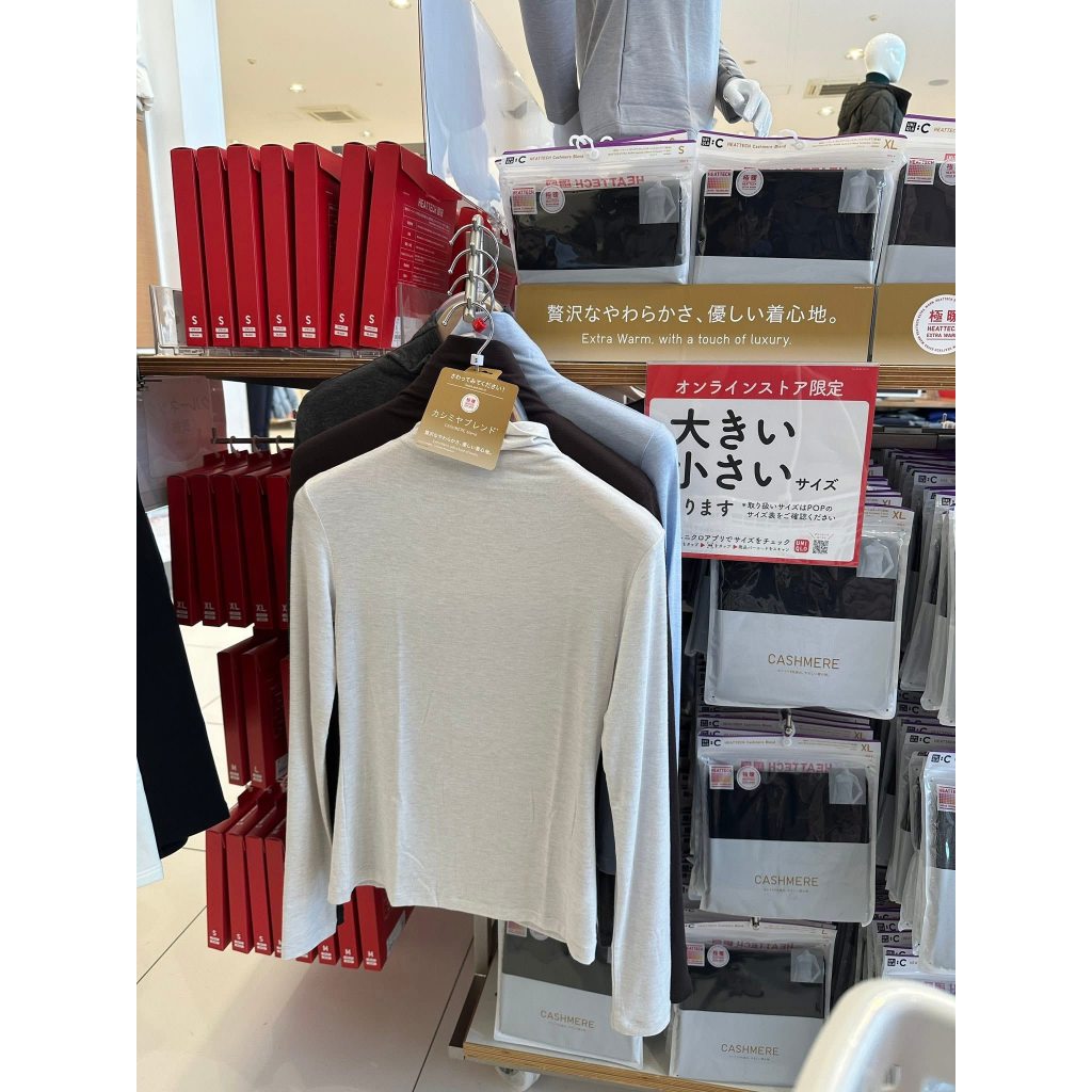 Áo Heattech cổ lọ của Uniqlo siêu ấm