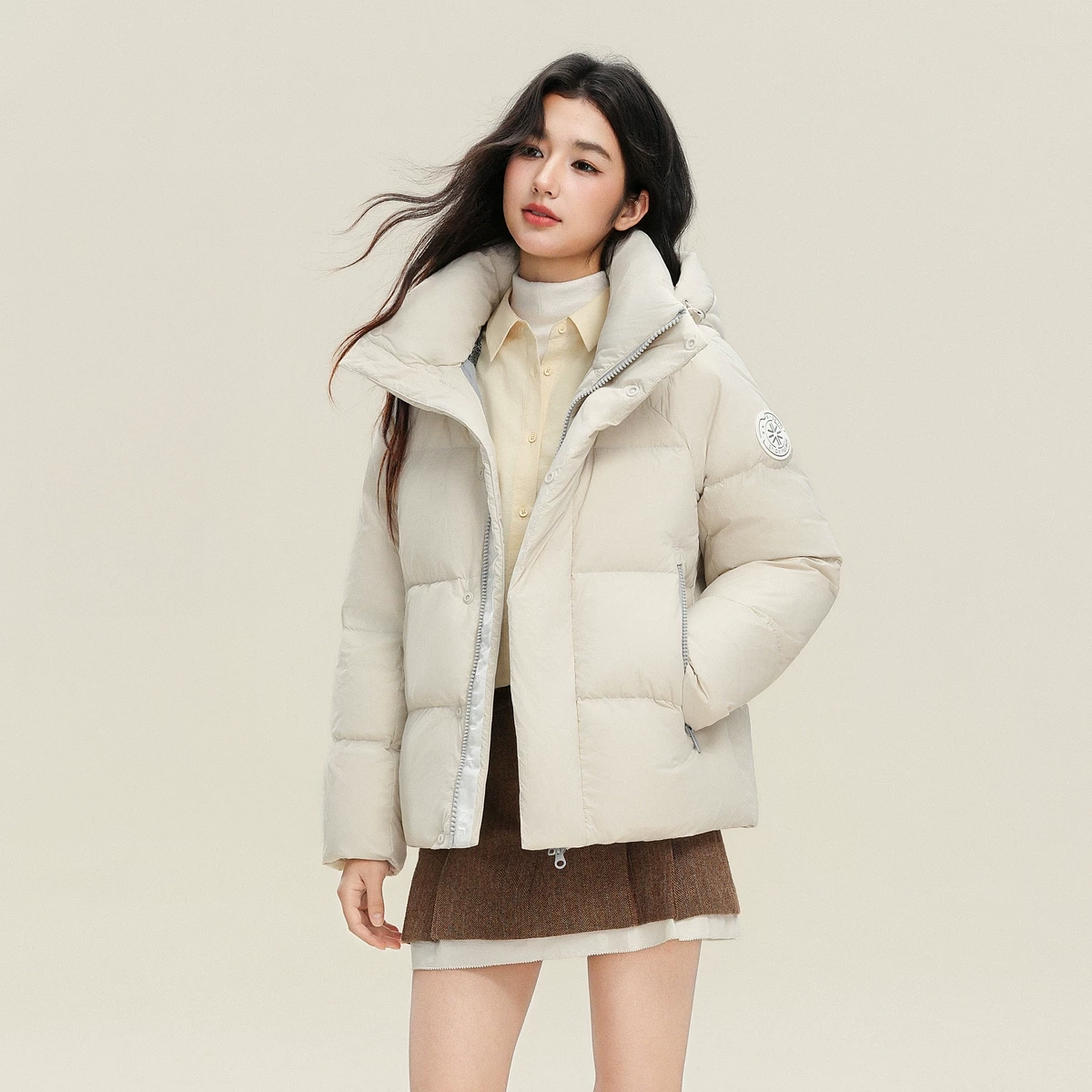 Áo phao ngắn mix chân váy ngắn