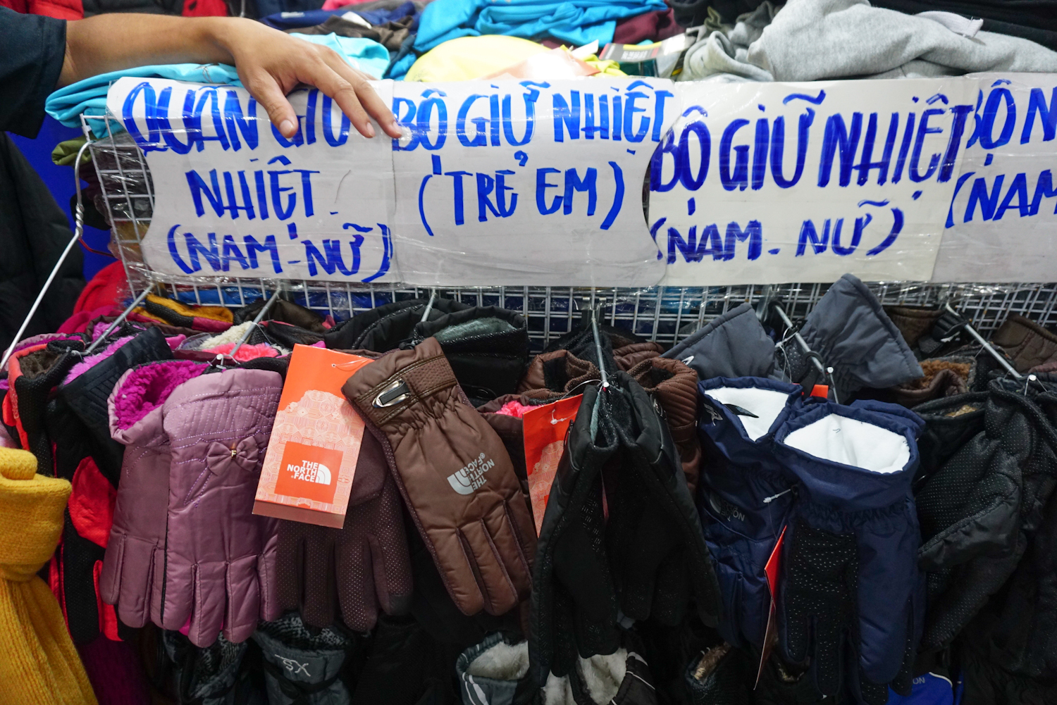 Đi chợ Nga ở Sài Gòn để mua quần áo thu đông