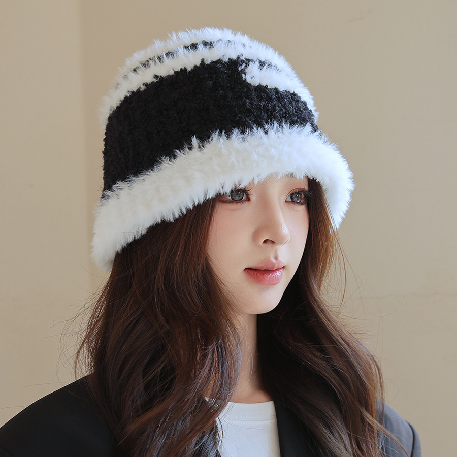 Mũ len dệt kim phối 2 màu dành cho nữ mùa thu đông ngọt ngào