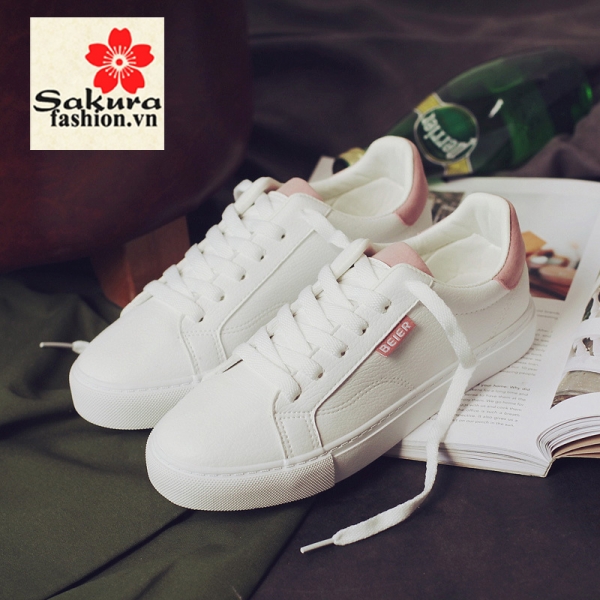 Giày trắng phong cách đơn giản