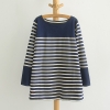 Áo sọc ngang cổ tròn phong cách Nhật Bản