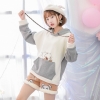 Áo hình chú gấu ở túi
