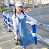 Váy yếm denim phong cách đơn giản