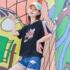 Áo thun hình chú thỏ lái ô tô