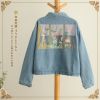 Áo khoác denim ngắn họa tiết hoạt hình mặt sau