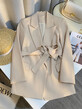 Áo blazer nữ dáng rộng có dây buộc - ảnh 1