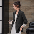 Áo khoác blazer nữ tay lật gấu đơn giản - ảnh 2