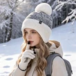 Bộ 2 món mùa đông cho nữ gồm mũ len dệt kim lót lông có chụp tai, quả bông và găng tay cảm ứng giữ ấm