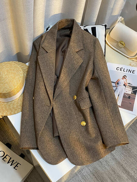 Áo khoác dạ nữ phong cách cổ điển cho mùa thu đông