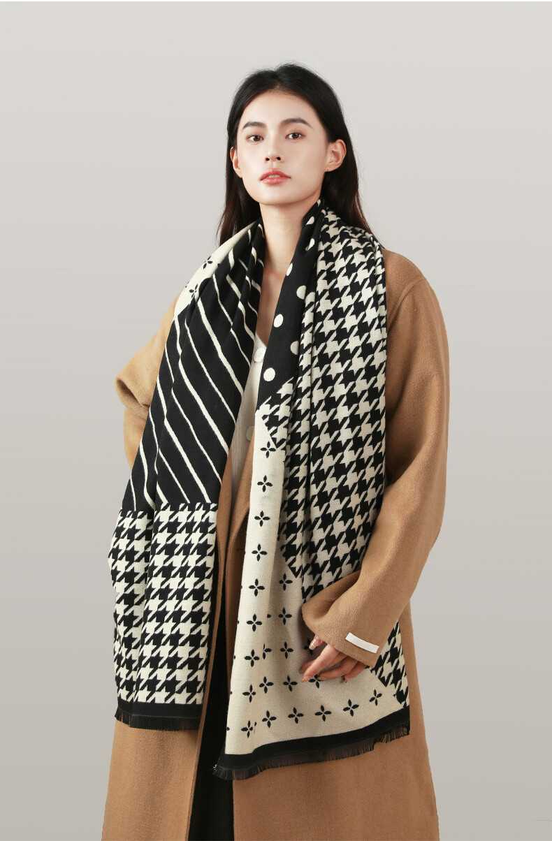 Khăn quàng cổ nữ họa tiết