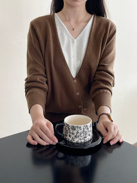 Áo len cardigan nữ dệt kim cổ chữ V 