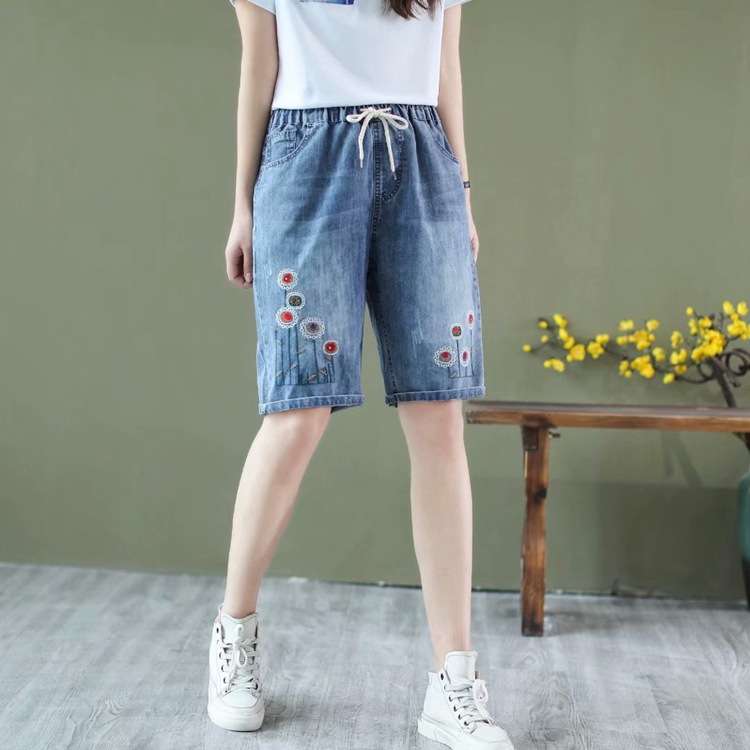 Quần short jean nữ thêu hoa