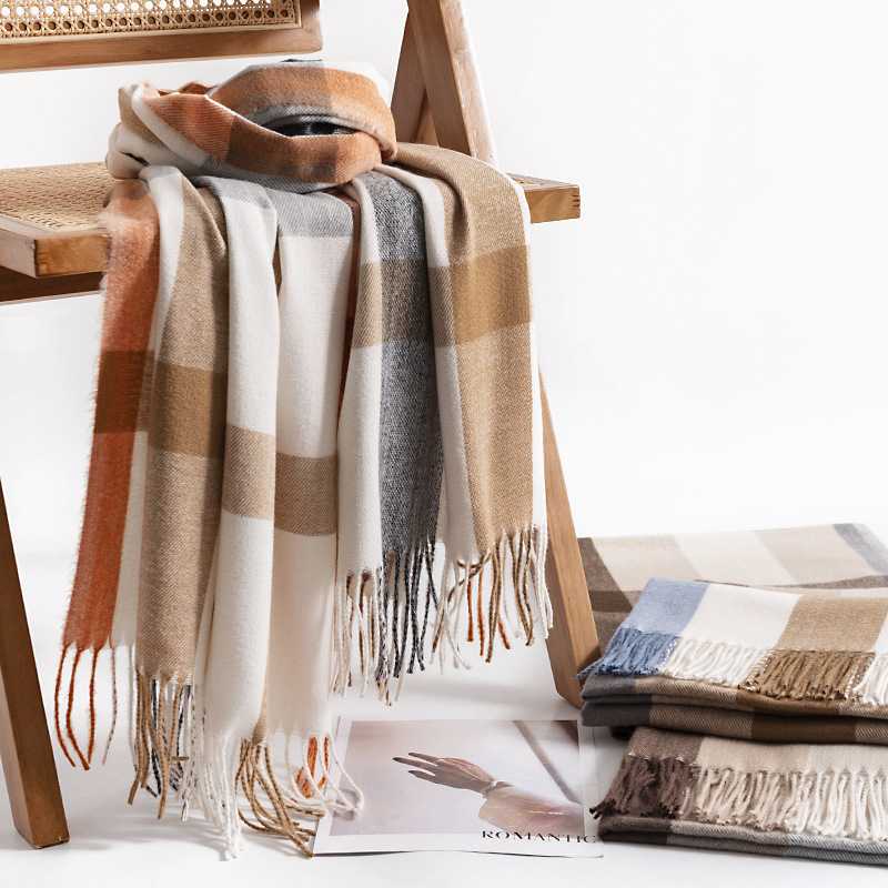 Khăn choàng cổ nữ kẻ sọc