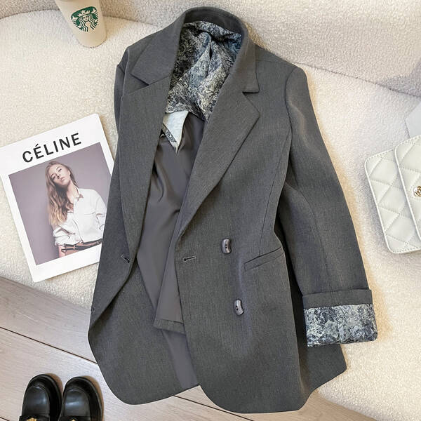 Áo blazer nữ màu xám phối vintage, thiết kế cá tính, dáng casual