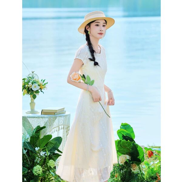 Váy liền thân ren trắng phong cách ngọt ngào, chiết eo tôn dáng...