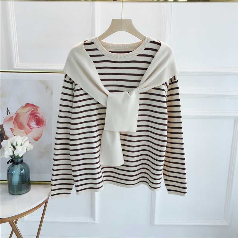 Áo len nữ đính khăn choàng sọc ngang dệt kim