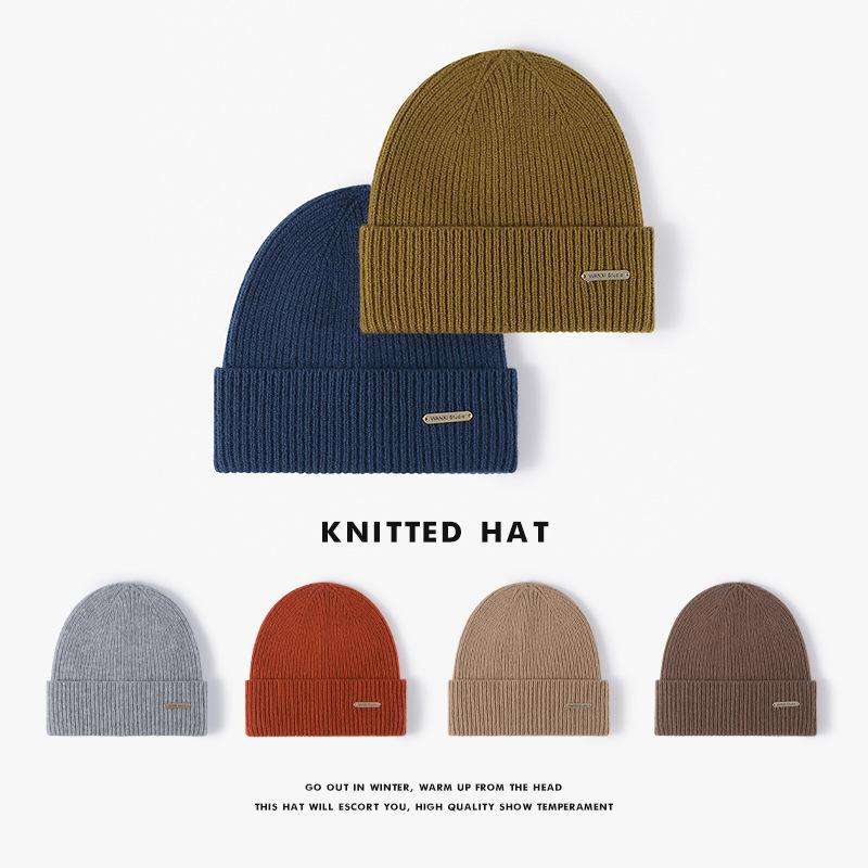 Mũ len nữ dệt kim đính logo