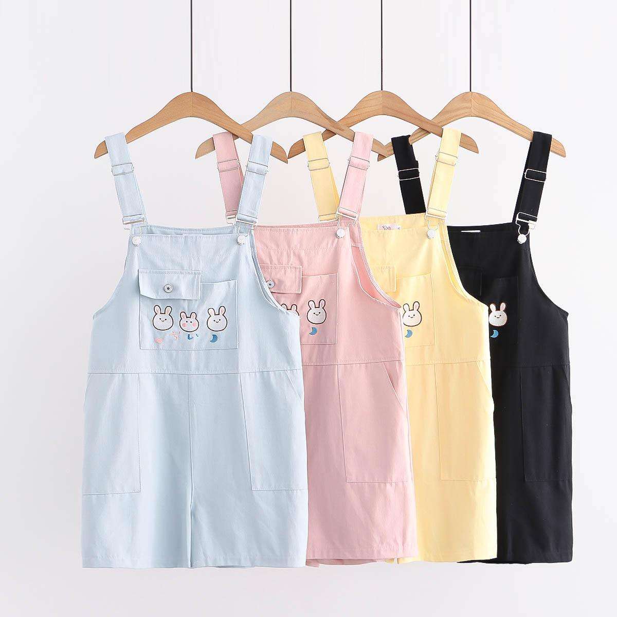 Quần yếm nữ thêu họa tiết hoạt hình