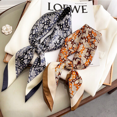 Khăn choàng lụa vuông in họa tiết