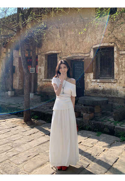 Set chân váy và áo trễ vai cho nữ