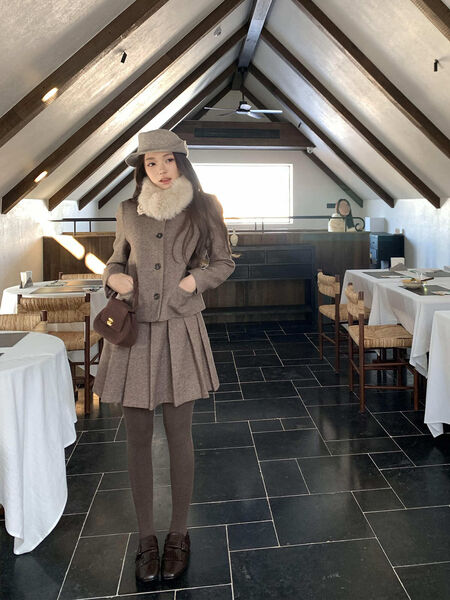 Sét váy dạ lông cừu nữ gồm áo blazer dáng ngắn và chân váy...